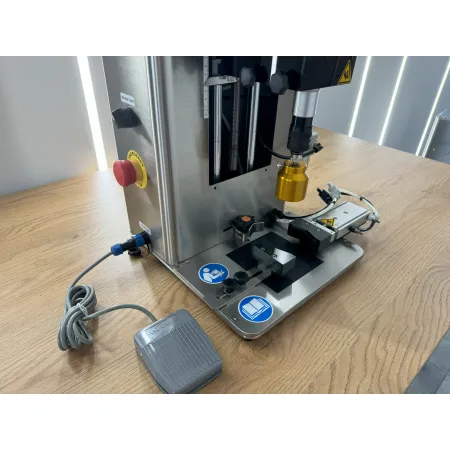 Półautomatyczna zakręcarka CC-1000 9